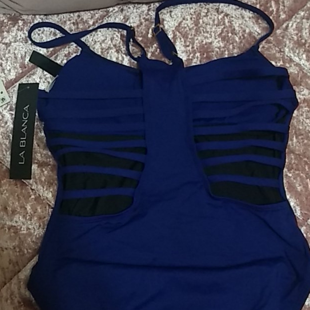 Bathsuit - Picture 3 of 5